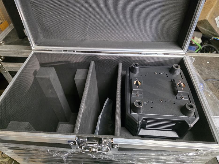 2 Moving head 7x40w bee eye com case
