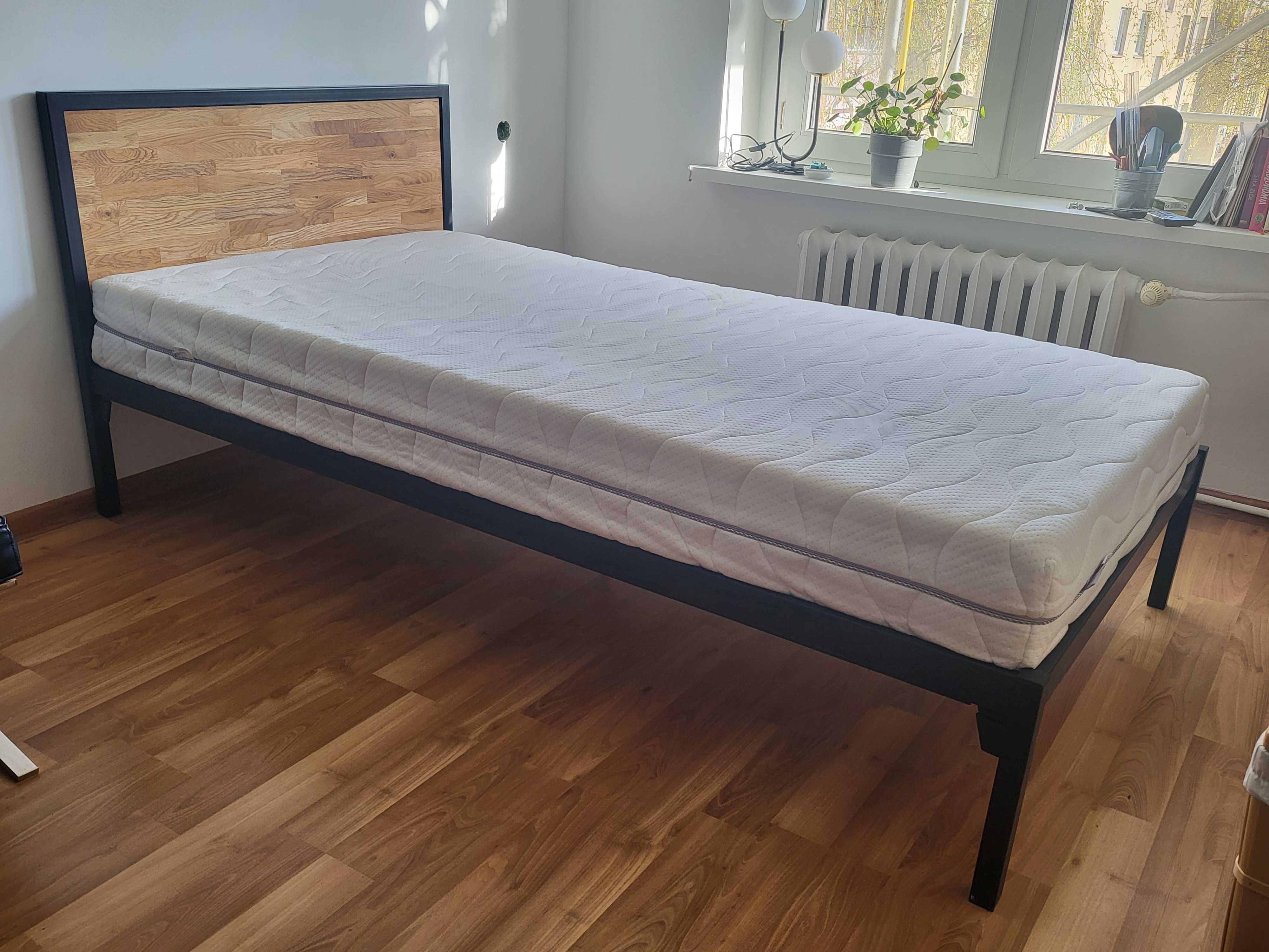 Łóżko jednoosobowe z materacem o wymiarach 110×200 cm