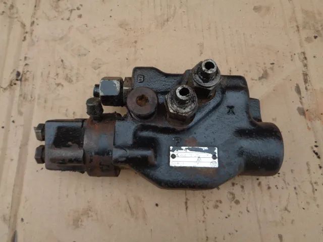 Zawór hamulcowy hydrauliczny przyczepy Case MX100C