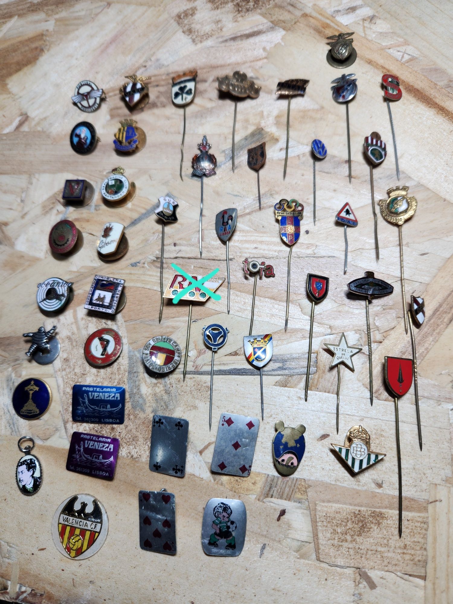 Vendo pins de colecção