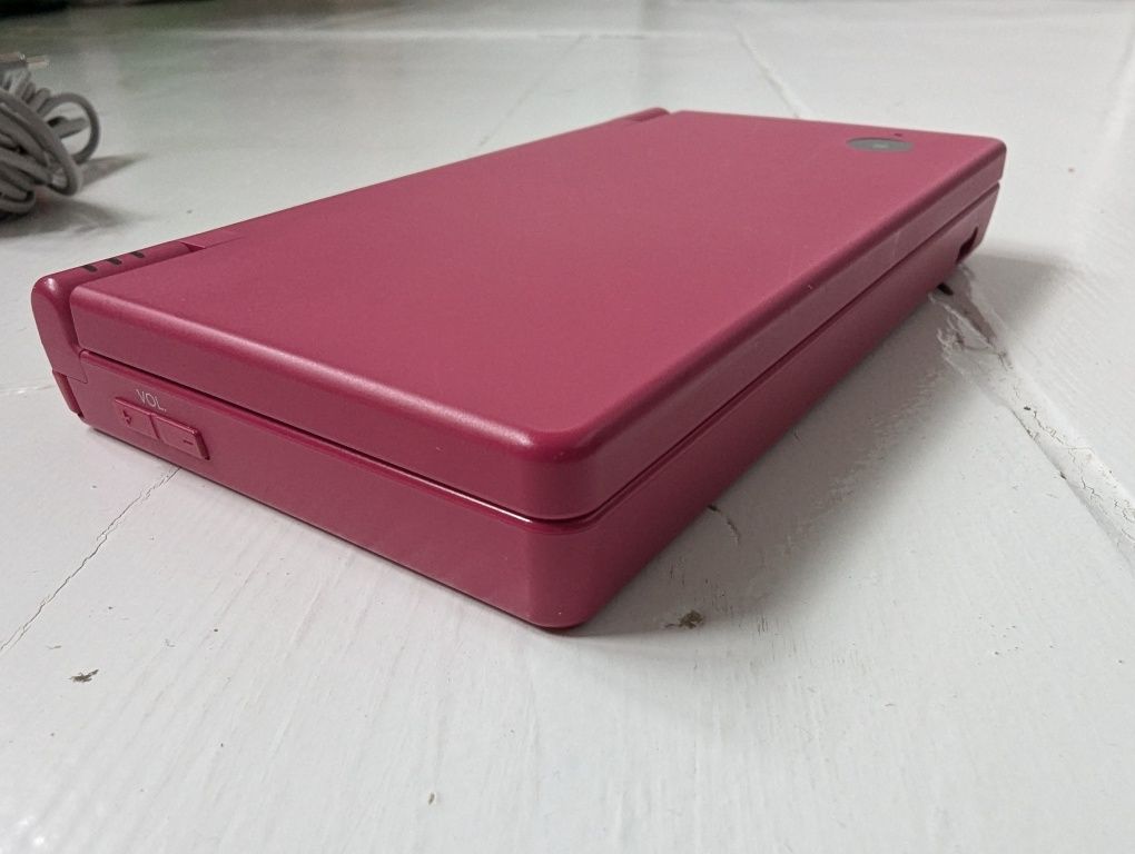 Nintendo DSi różowe z grą Crossword i pokrowcem