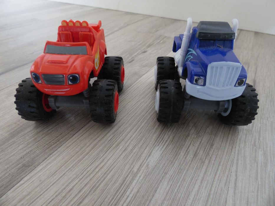 Par de Blaze Monster Machines