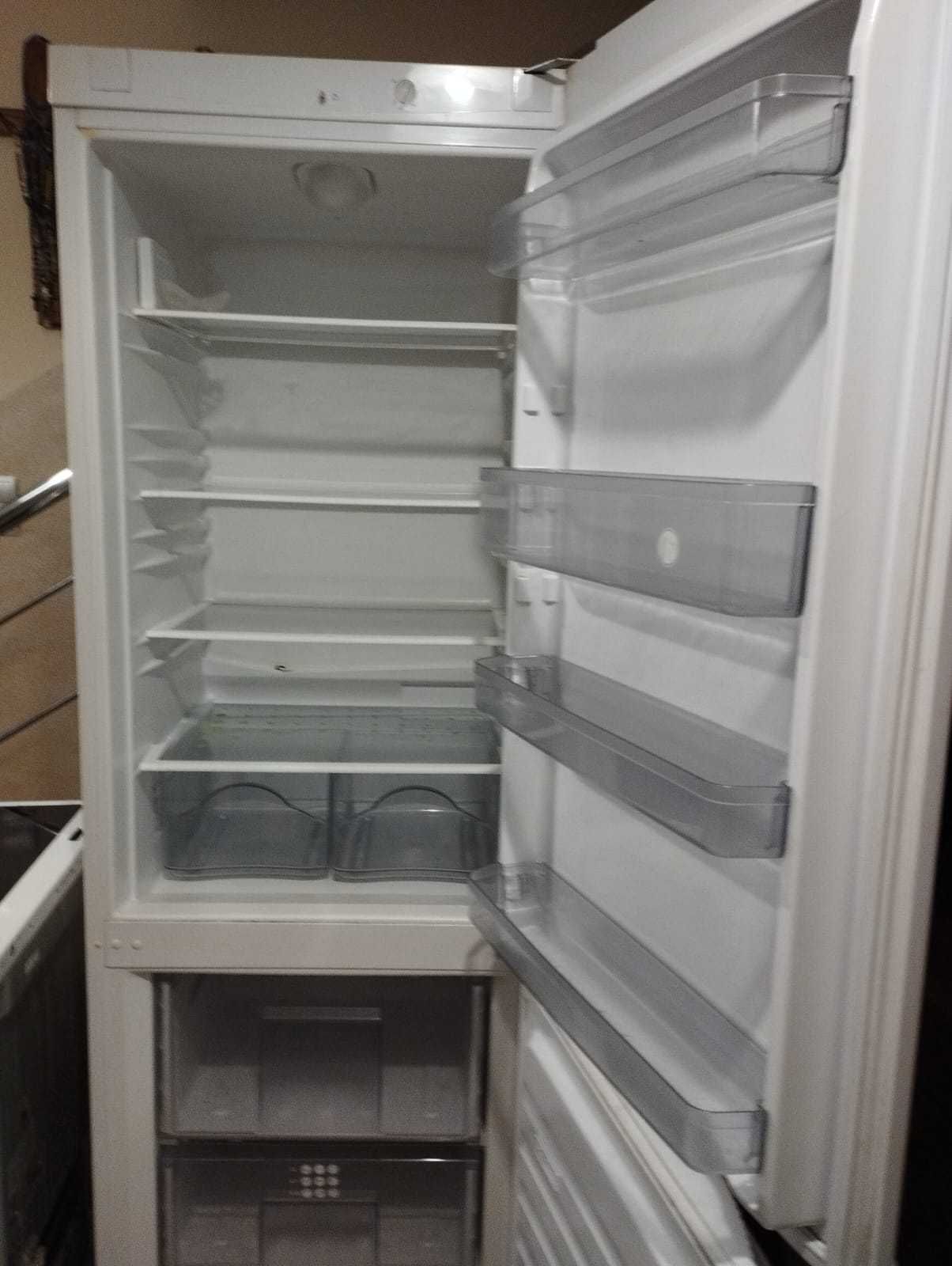 Lodówka Polar P MAX189 A+ z zamrażalnikiem dolnym