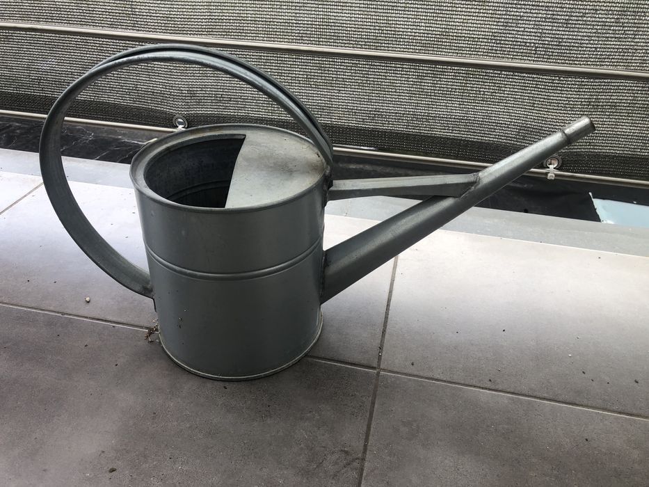 Konewka ogrodowa ocynkowana owalna 12 litrów