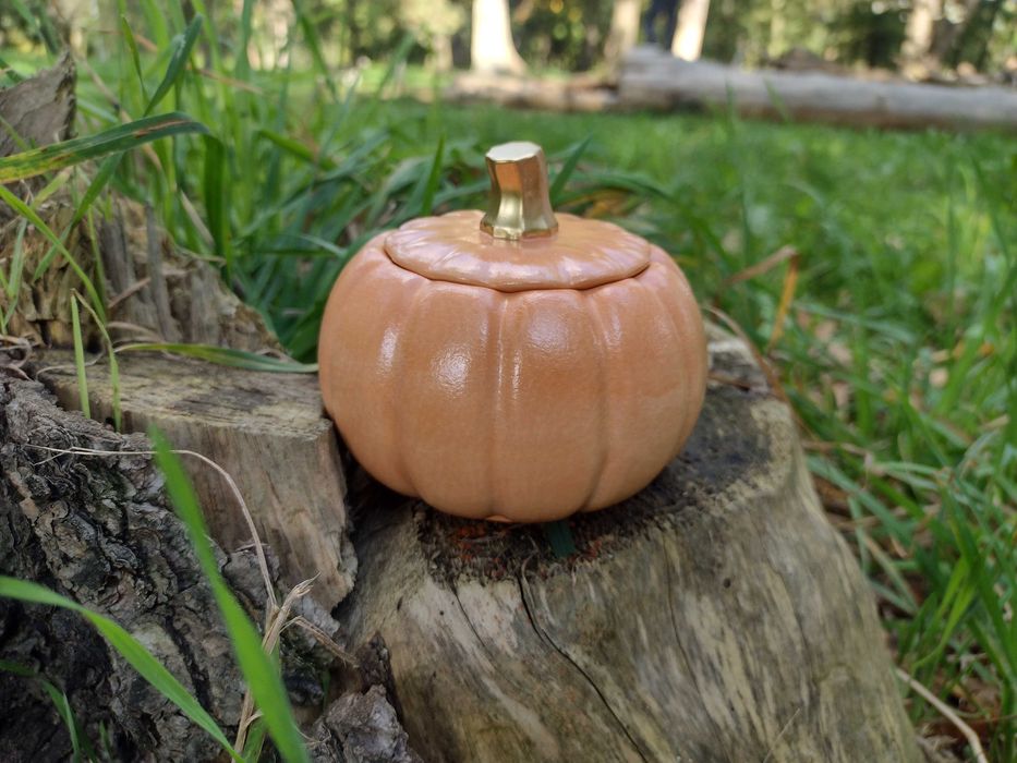 Dekoracja, aromatyczna świeca sojowa w gipsowym pojemniku handmade