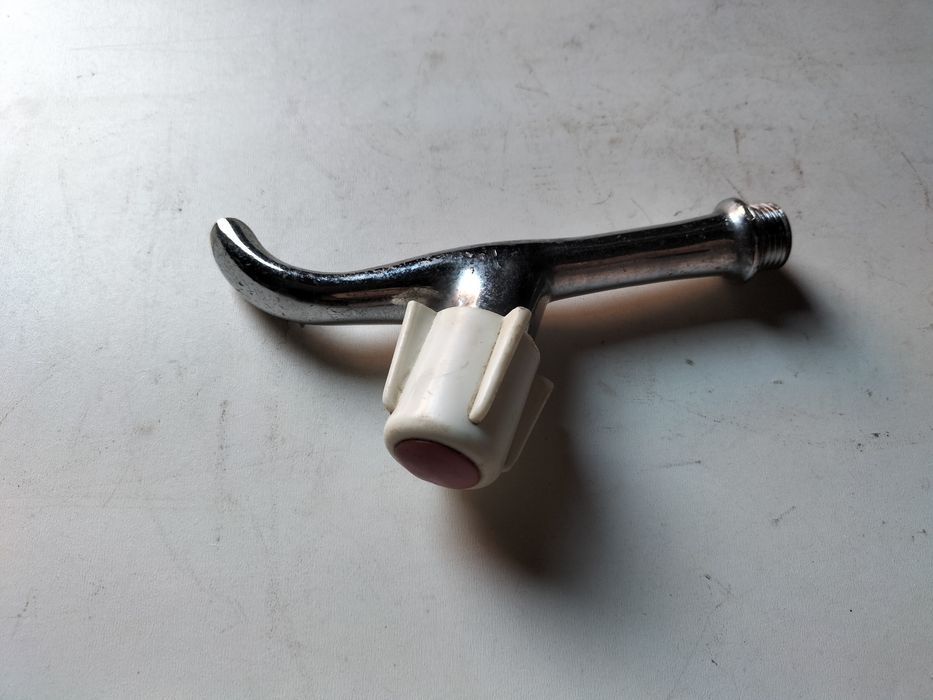 Bateria umywalkowa z PRL