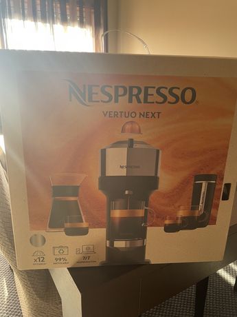 Maquina cafe Vertuo Next Deluxe pure chrome Nespresso