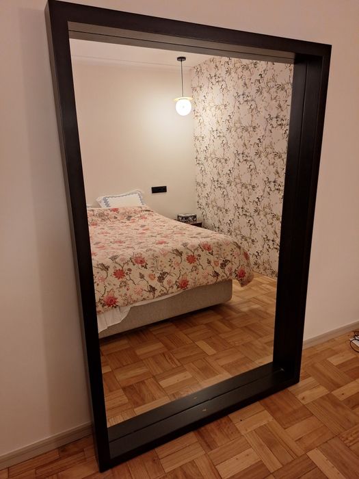 Espelho grande com moldura