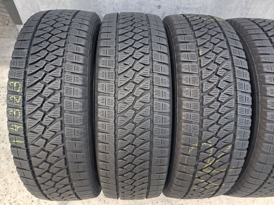 Резина зимова, 215/70 R15C Bridgestone Blizzak W810 (арт. 14323)