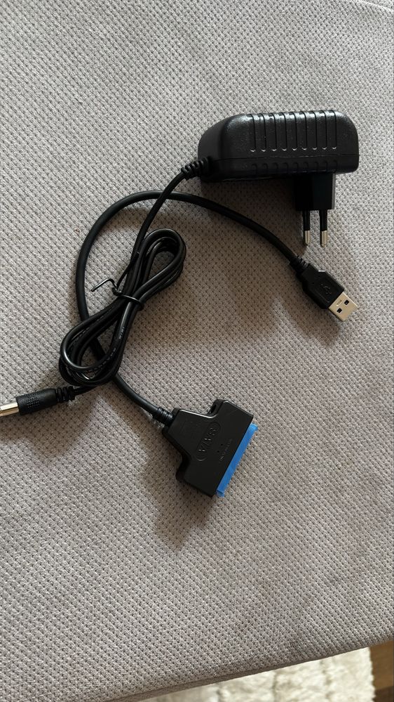 Adapter dysku 2.5 i 3.5” z dodatkowym zasilaczem