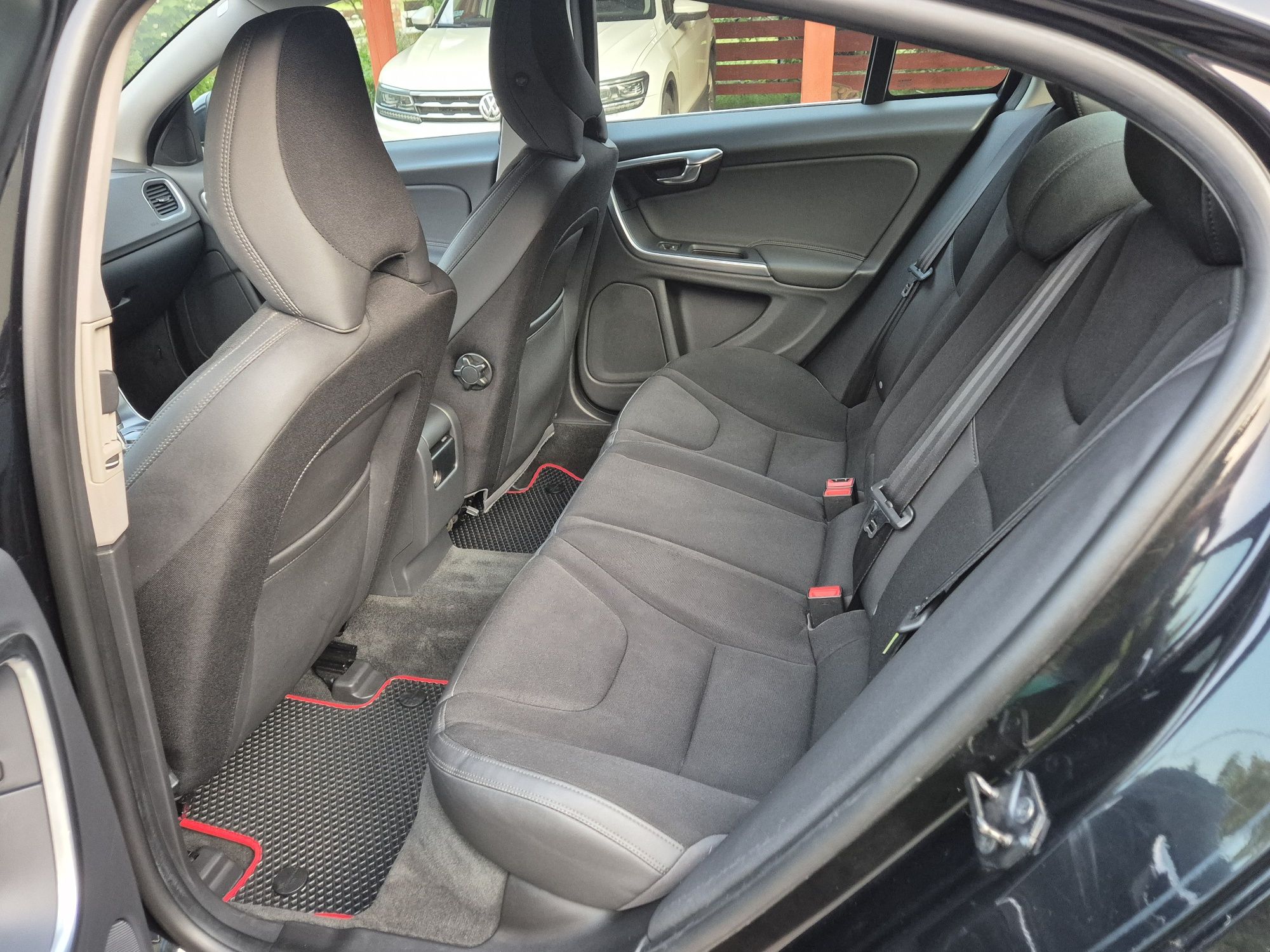 Volvo s60 II 2.0 diesel D3  150KM 2012r. 323000km. Nieuszkodzony. r