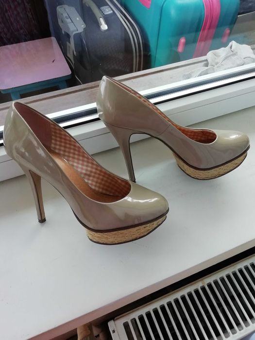 Туфлі бежеві шкіряні