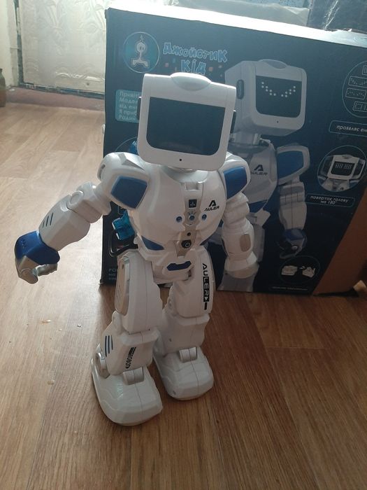 Робот с  пультом
