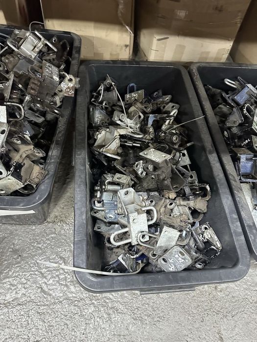 Петлі дверей Passat B6, B7, CC, Golf 5, Octavia A5, Touran, Caddy