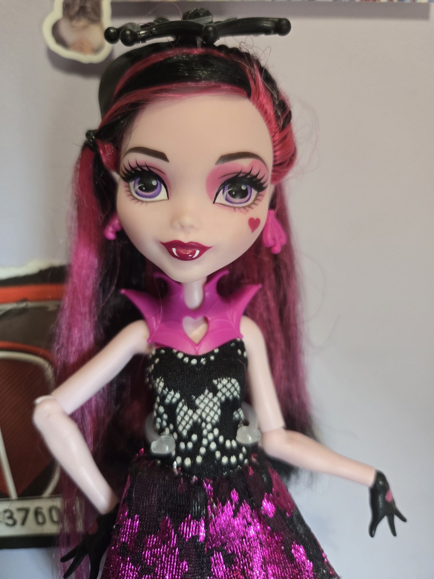 Lalka Draculaura Welcome To Monster High +stojak