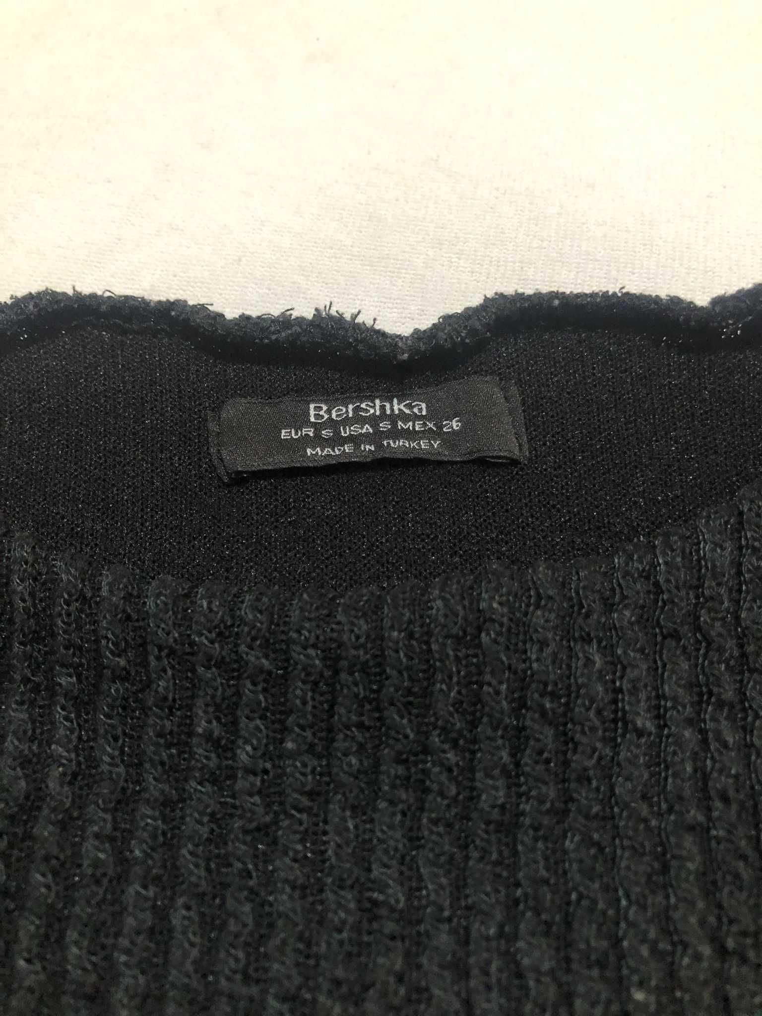 Camisola sem gola malha preta