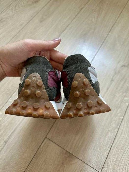 Кроссовки new balance 327 v2 серо розовые 26см