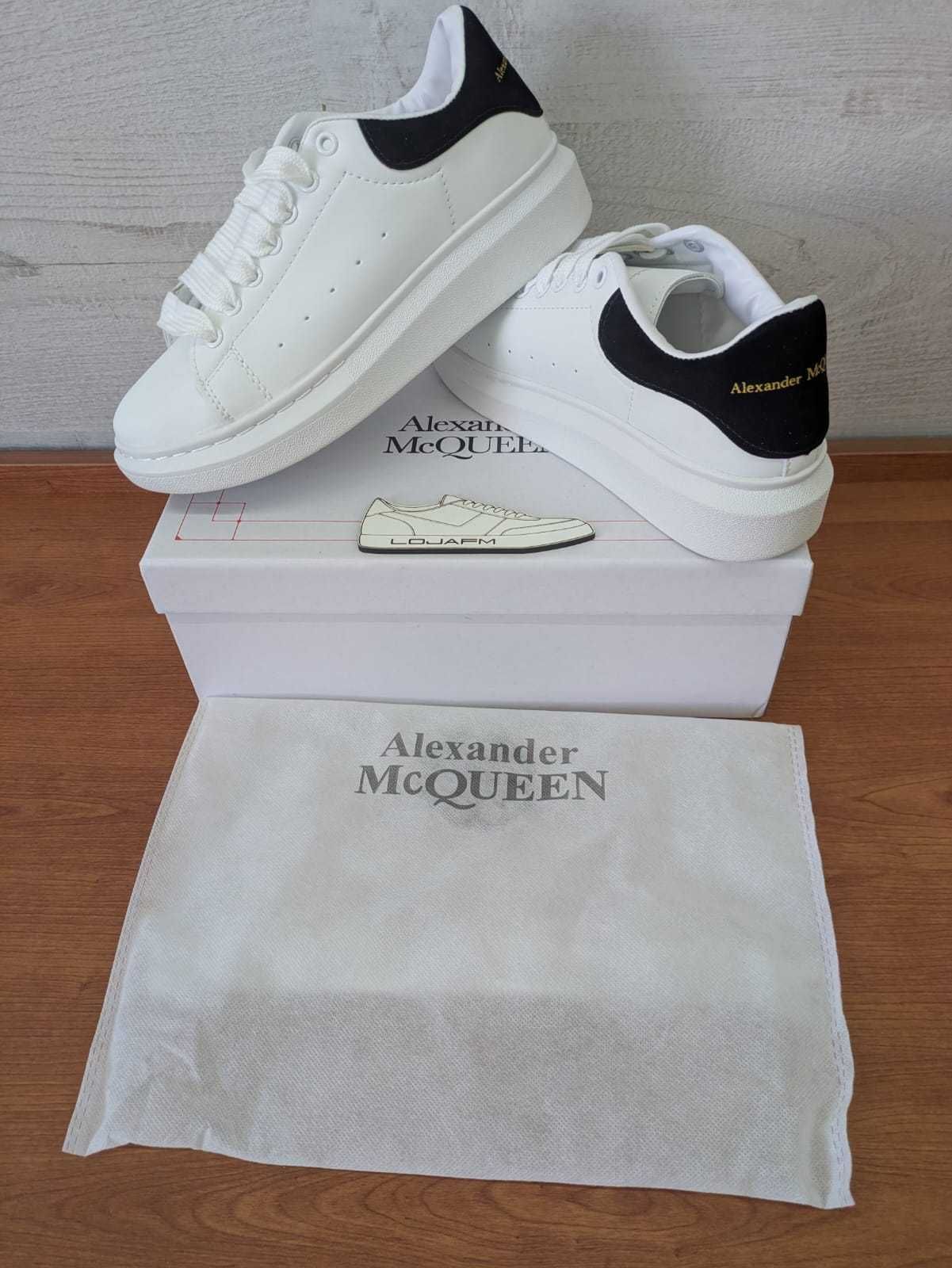 Sapatilhas Alexander McQueen brancas, novas