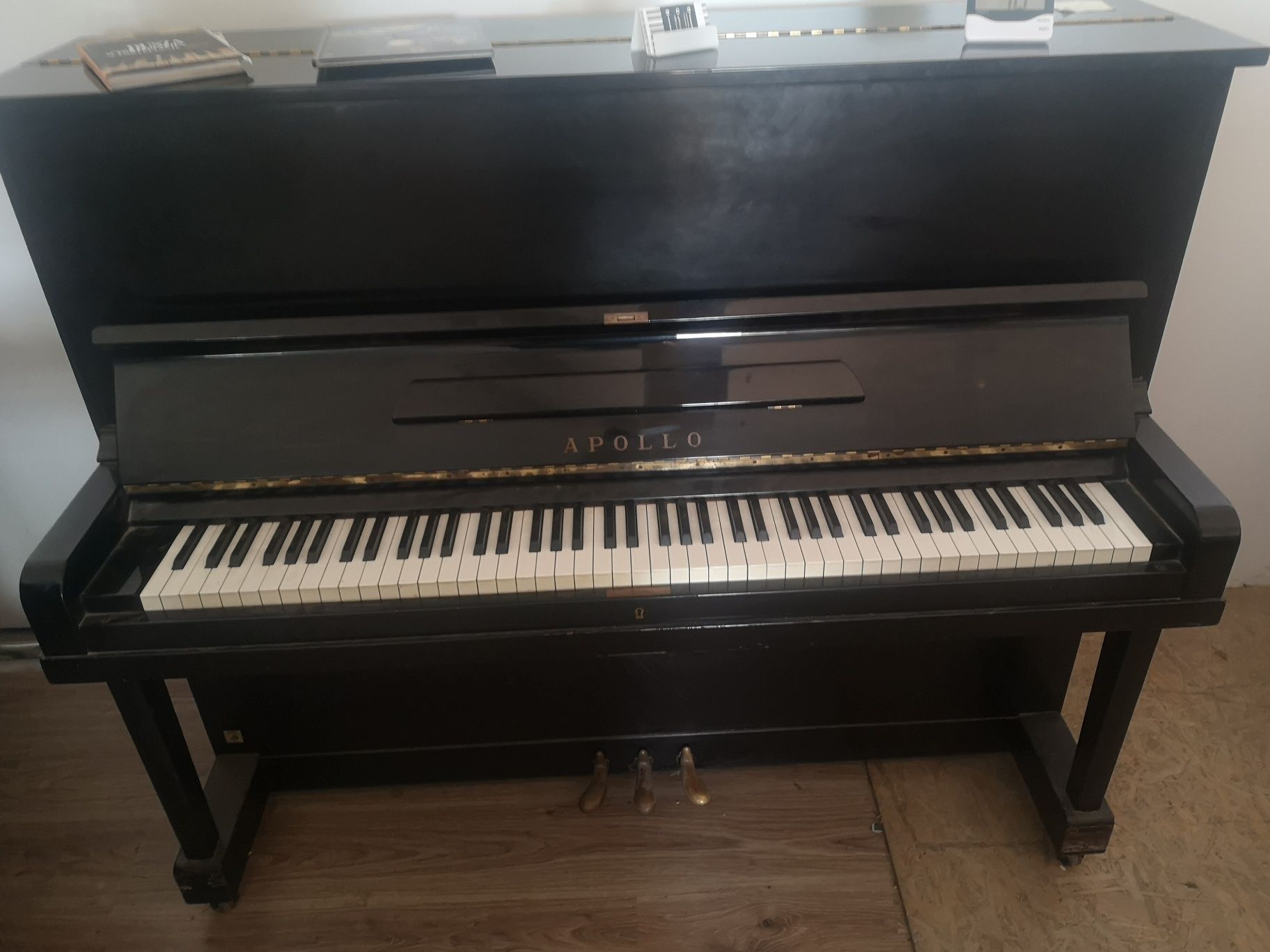 Pianino  Apollo. Jak Yamaha U1