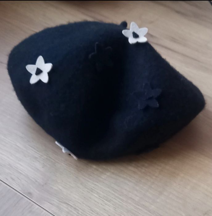 Czarny beret damski