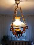 Lampa sufitowa w stylu retro.