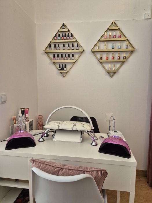 Aluguer mesa manicure ou gabinete de estetica