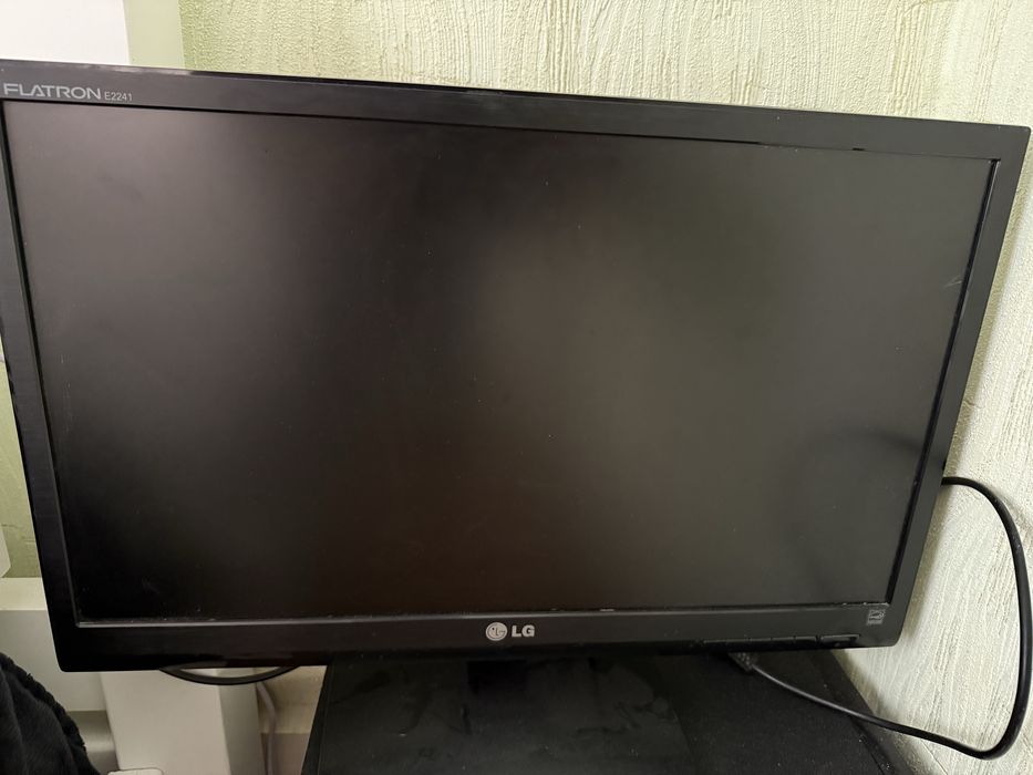 Монітор  LG E2241