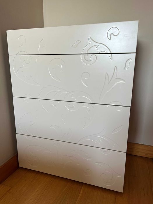 Mesinha de cabeceira e camiseiro Antarte