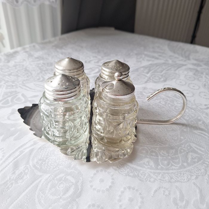 Zestaw solniczek i pieprzniczek na podstawce 4szt England