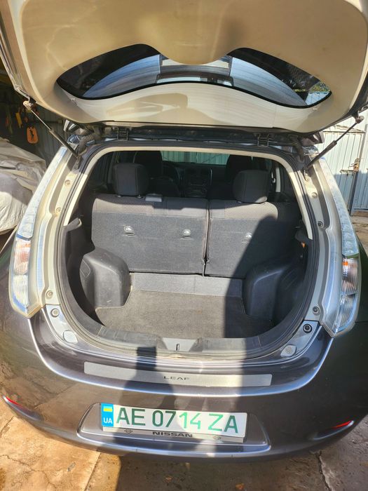 Електромобіль Nissan leaf