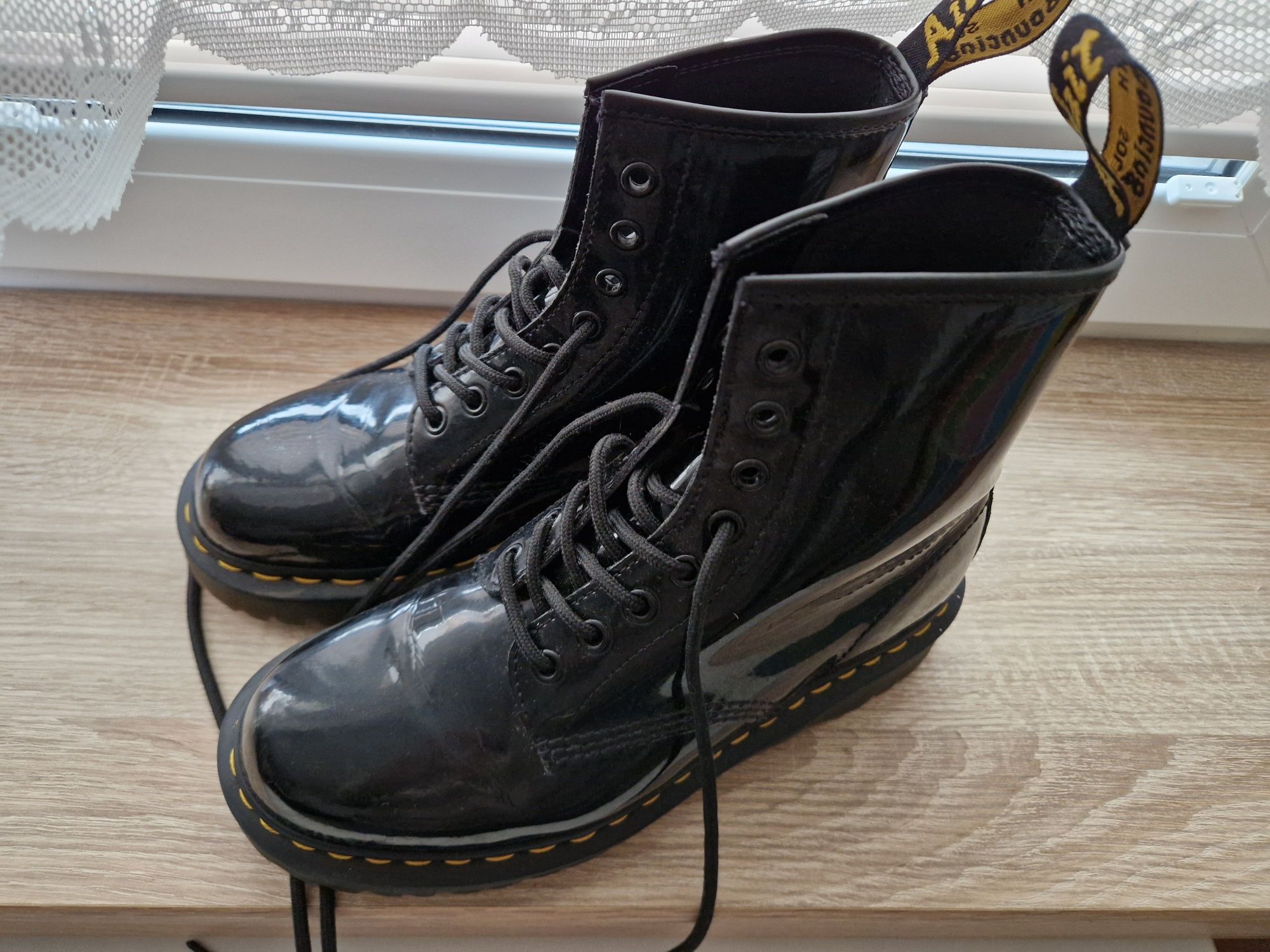 Dr Martens 39 lakierowane czarne skóra