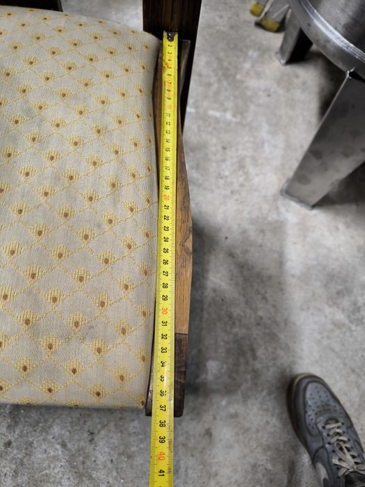 Cadeira em madeira em bom estado