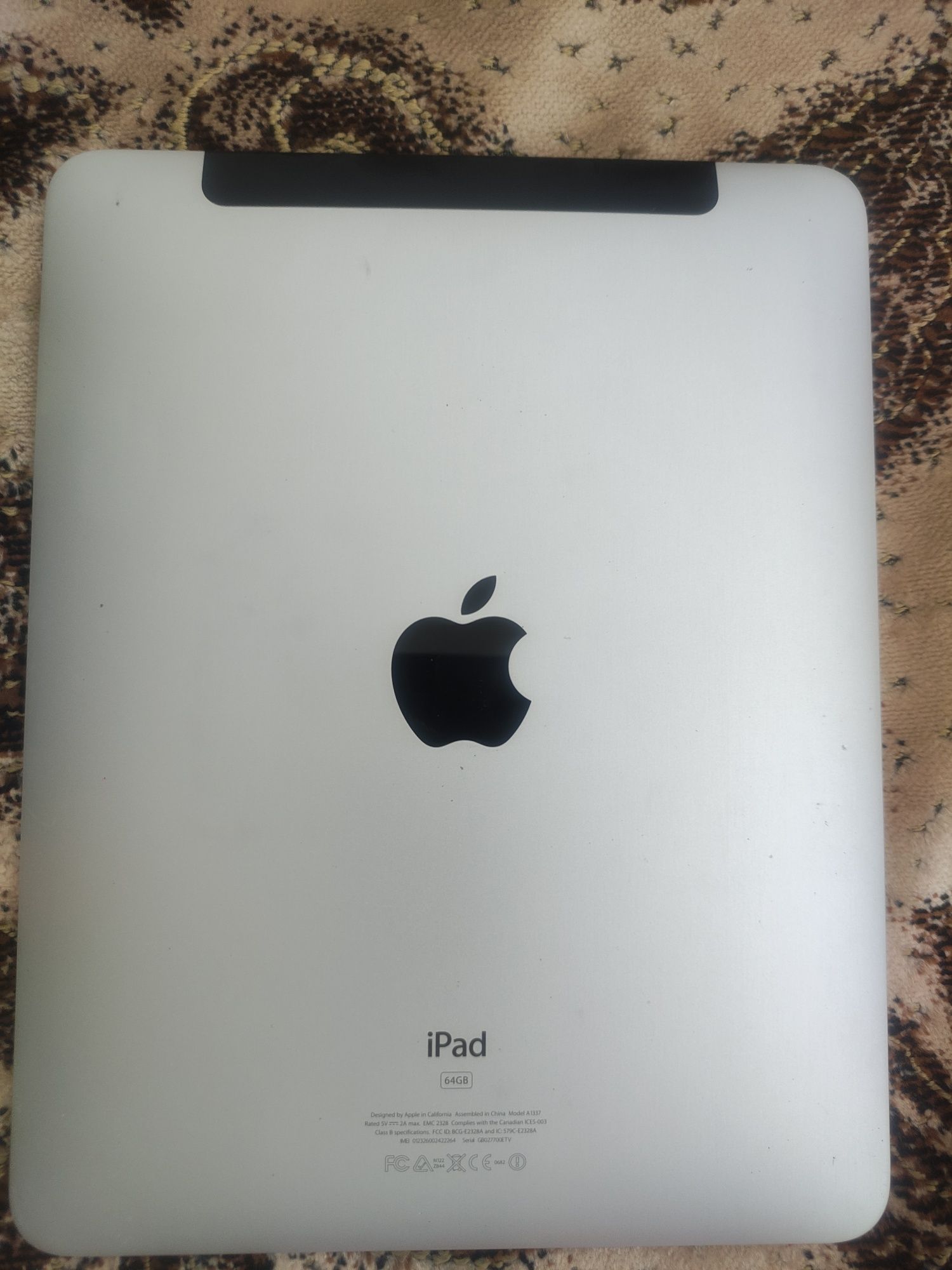 iPad А1337 з чехлом