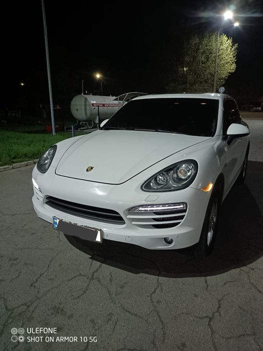 Продам сімейний автомобіль porsche cayenne на 3 л 2013 года