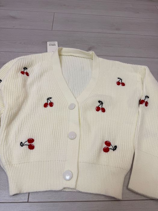 Жіночий в'язаний кардиган у вишеньках Турція