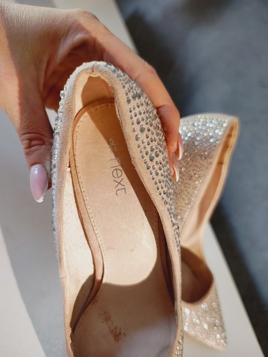 Buty na obcasie z kryształkami firmy next
