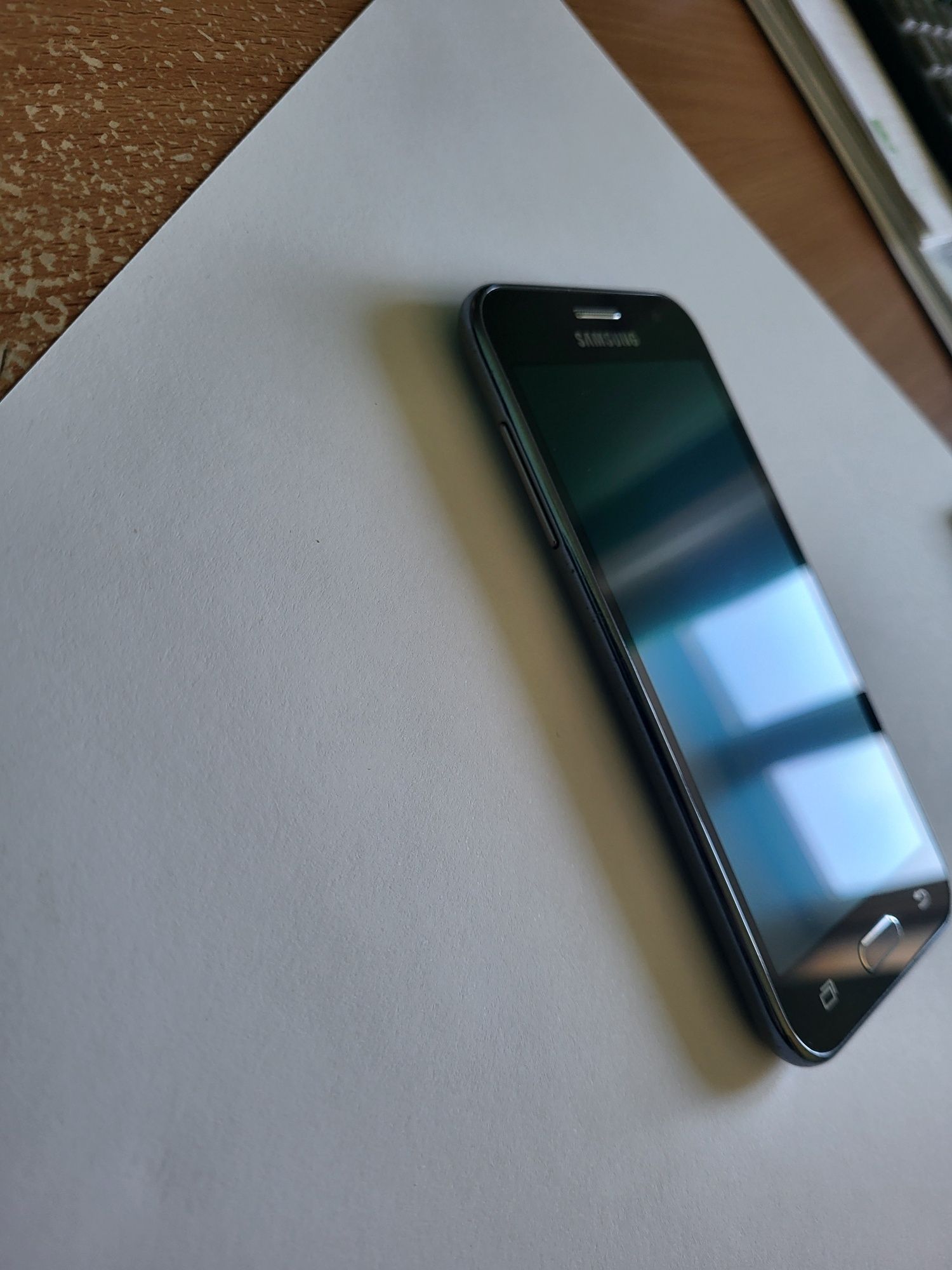 Смартфон SAMSUNG J200H