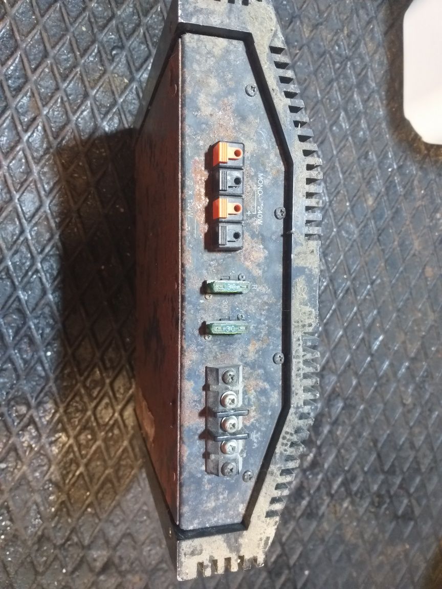 Amplificador da Blaupunkt BSA 247