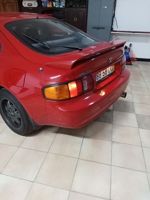 Toyota Celica vermelho peneus novos radio bluetooth