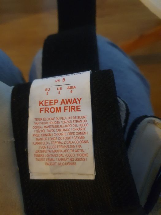 Rękawice bramkarskie Sondico AeroSpine rozmiar.5 dla chłopca