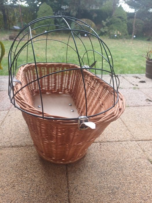 Koszyk do przeworzenia zwierząt.