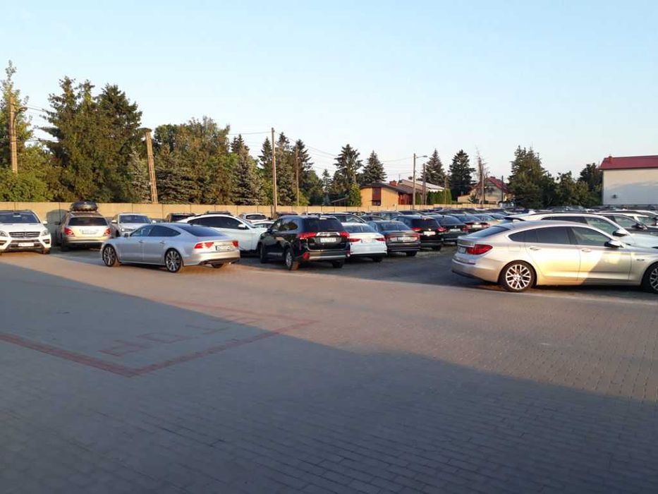 Parking przy Lotnisku Warszawa Chopina