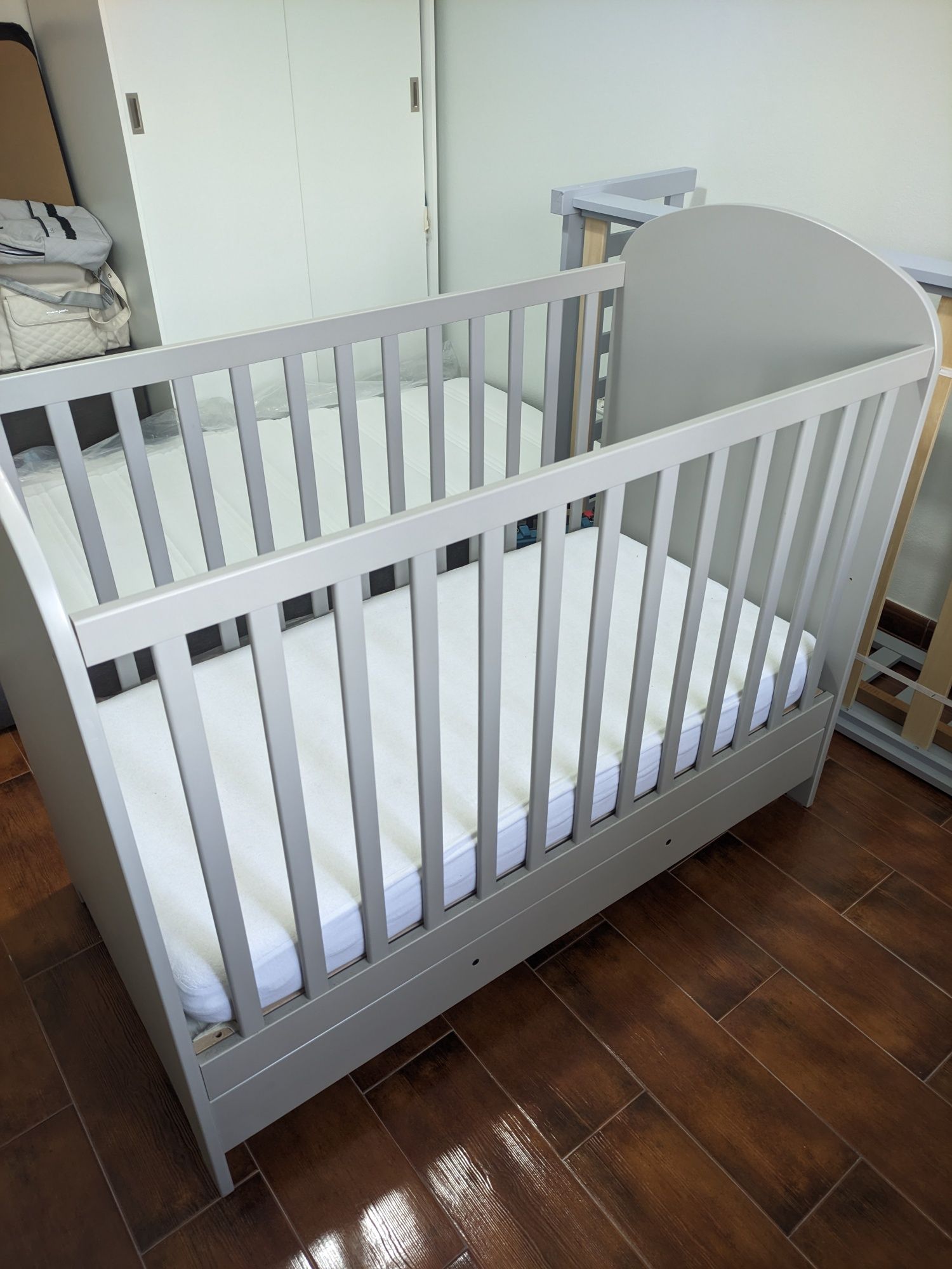 Berço com gavetas IKEA nunca usado