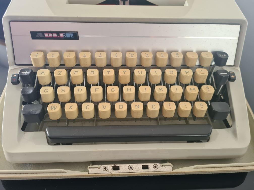 Máquina escrever ADLER gabriele 25