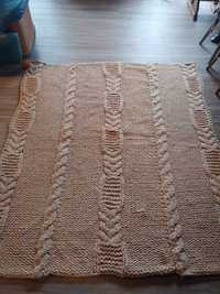 Oryginalny dywan ręcznie robiony na drutach z wełny