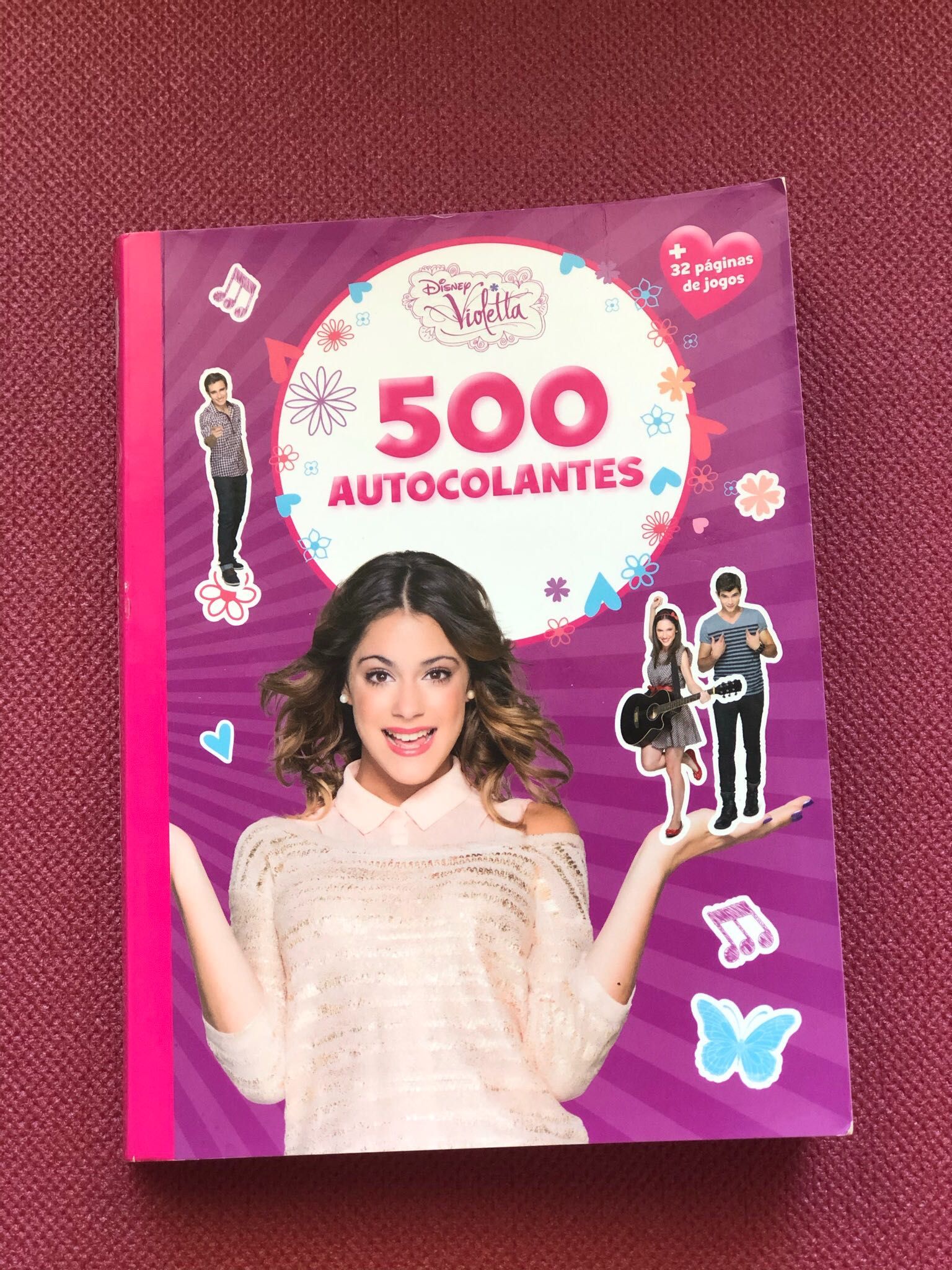 Caderneta de Autocolantes Da Série Violetta — Disney Channel