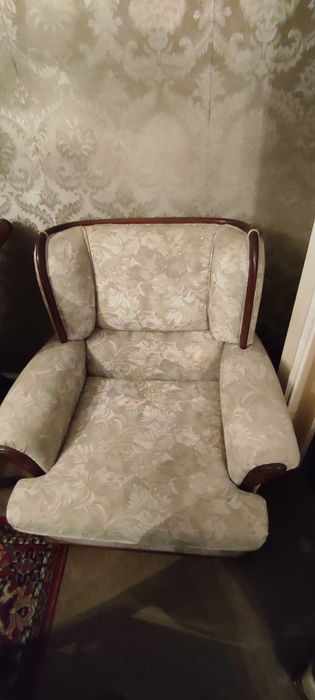 Sofá-cama + 2 poltronas - bom estado