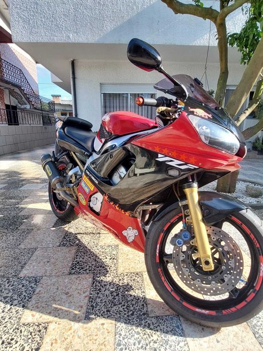 Yamaha YZF R-6  2002