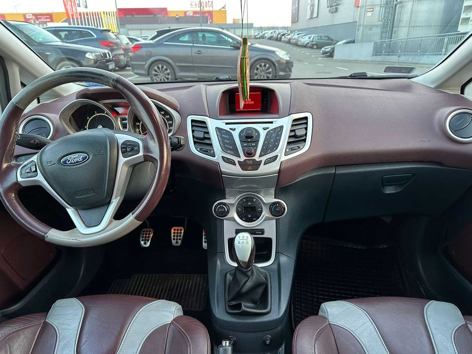 FORD FIESTA 1,6 Rok 2009
