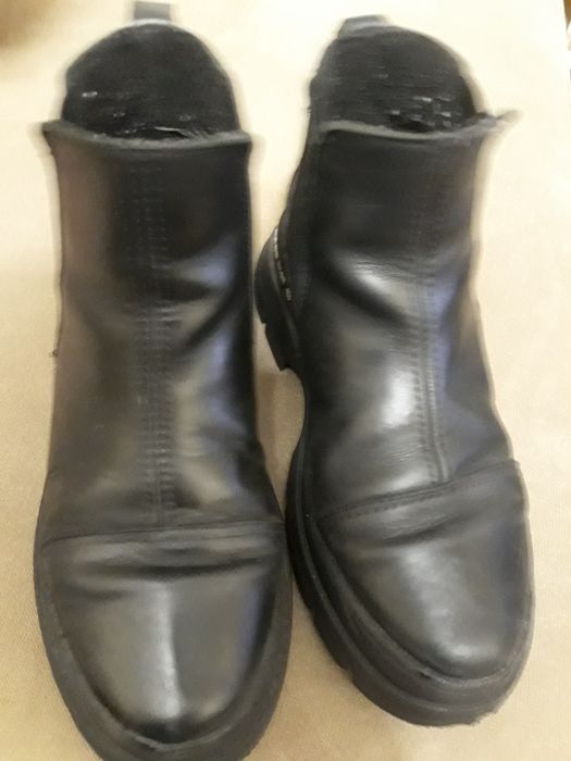 Продам кожаные женские ботинки
